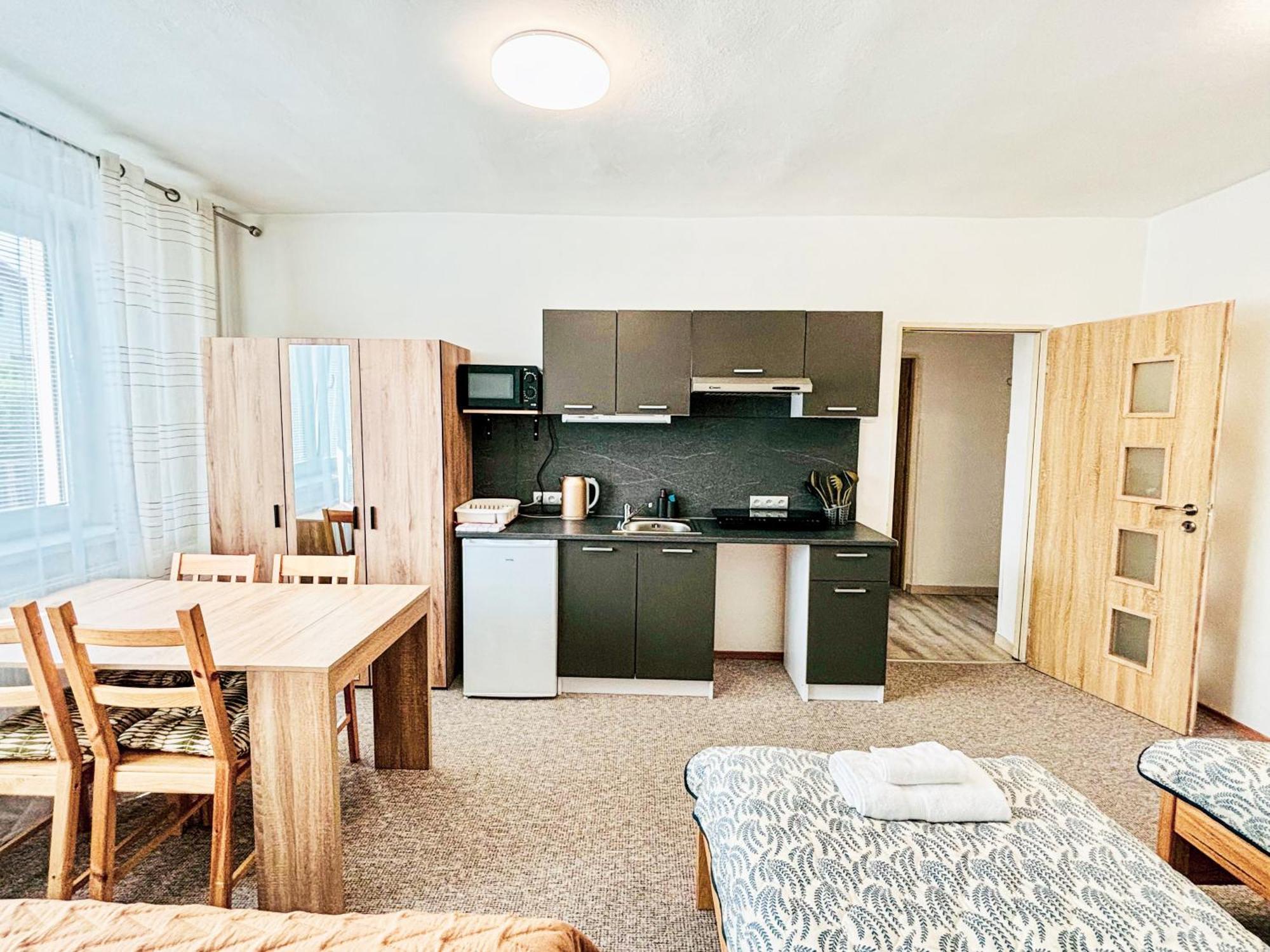 Vivi Apartments Liptovský Mikuláš Eksteriør bilde