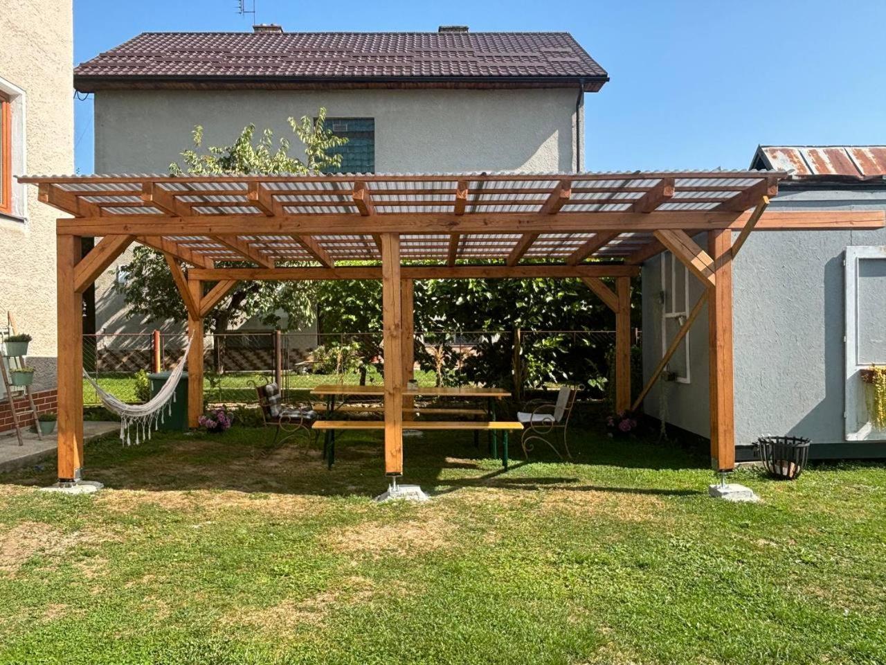 Vivi Apartments Liptovský Mikuláš Eksteriør bilde